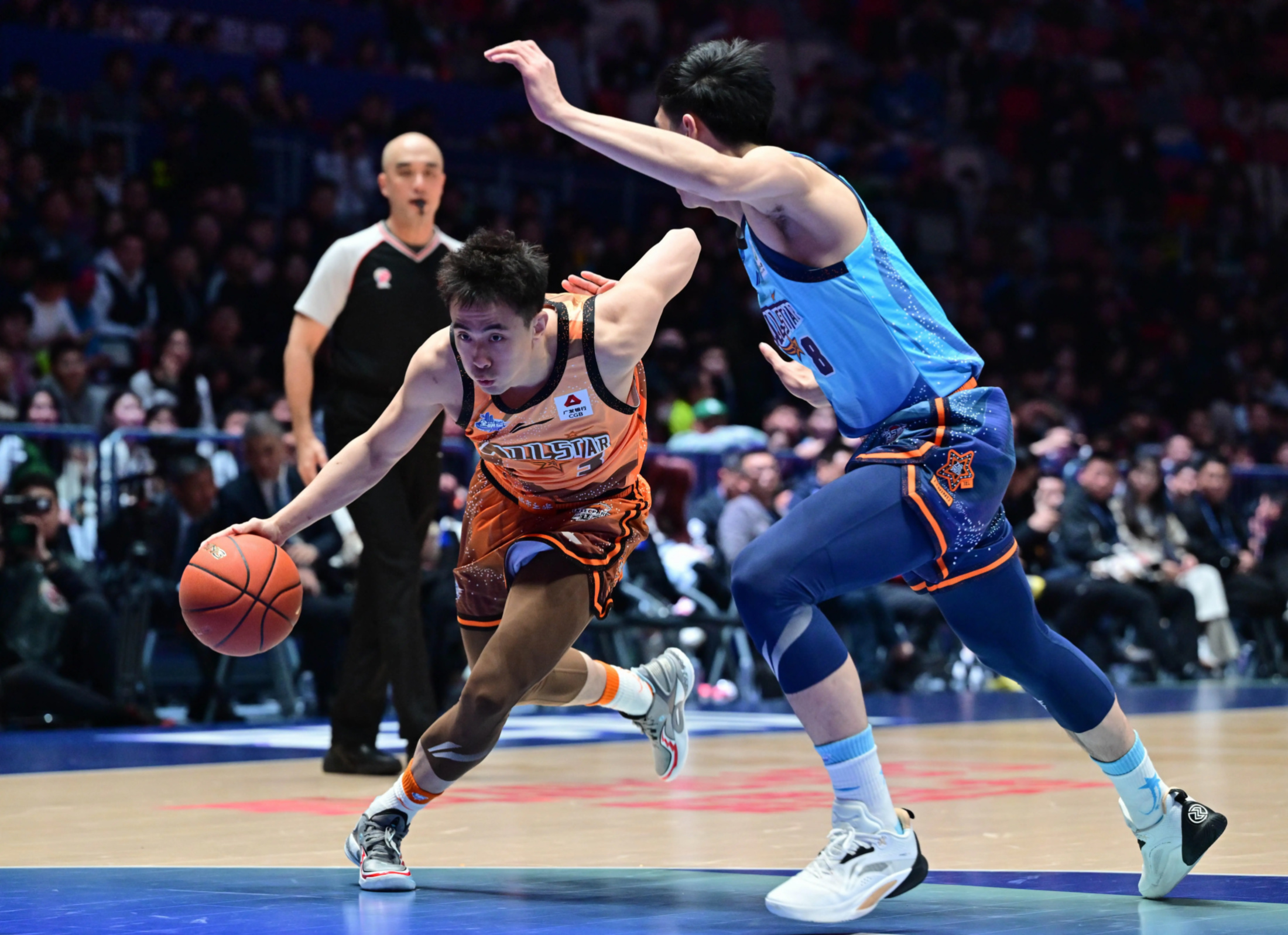 关于赛地聚焦——CBA常规赛关键时刻热度飙升，达拉斯独行侠主帅复盘，信心回归，轮换策略成焦点的信息