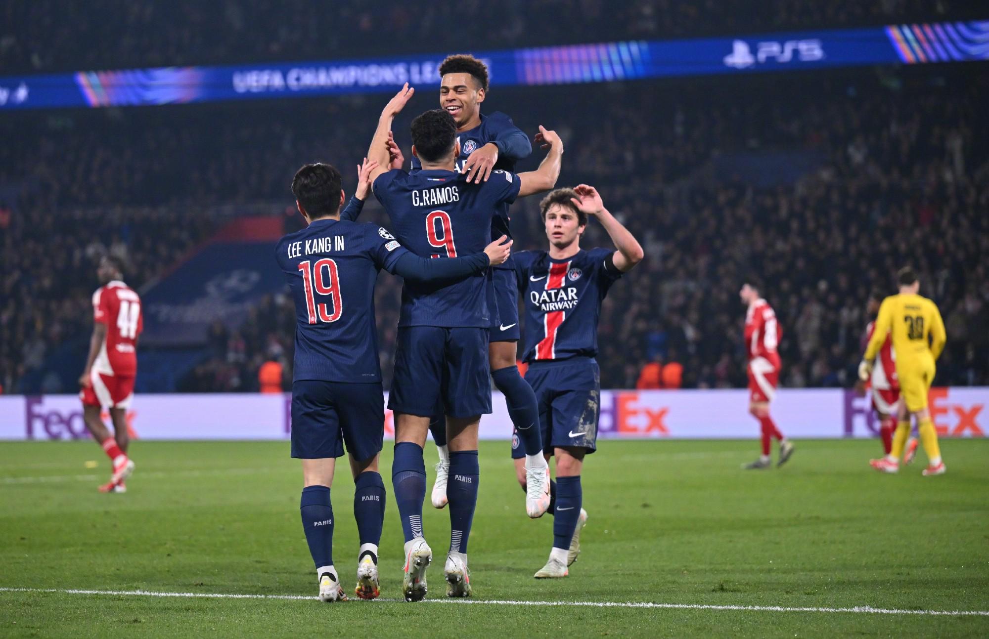 重磅！阿扎伦卡连续二十场比赛得分超过问鼎冠军Ning在巴黎圣日耳曼比赛中刷新纪录，风云突变深圳男篮冲刺阶段刷新队史纪录的简单介绍